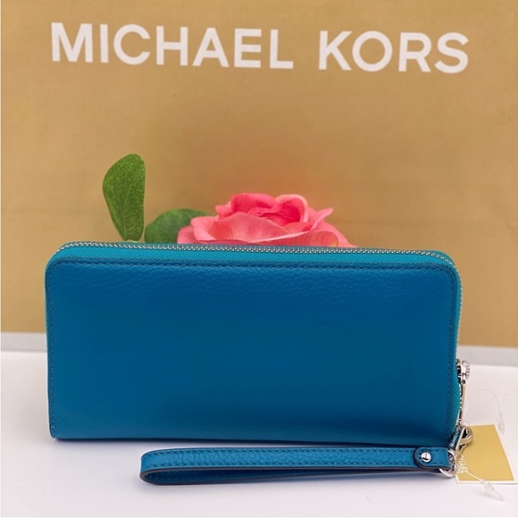 Michael Kors Large
Continental Wallet
Wristlet Lagoon - Picture 3 of 11